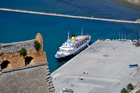 Peloponez. Widok na port w Nafplio z twierdzy Palamidi. - foto: wnieznane.pl