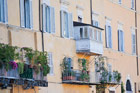 Rzym. Kamienice z balkonami przy Piazza Navona. - foto: wnieznane.pl