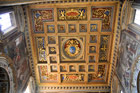 Rzym. Wspaniały sufit we wnętrzu Bazyliki św. Jana na Lateranie. - foto: wnieznane.pl
