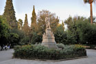 Ateny. Jeden z pomników w okolicy Stadionu Panathinaiko i Zappeionu. - foto: wnieznane.pl