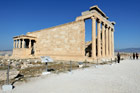 Ateny. Erechtejon - świątynia poświęcona Posejdonowi i Atenie.  - foto: wnieznane.pl