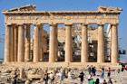 Ateny. Partenon niezmiennie przyciąga turystów. - foto: wnieznane.pl