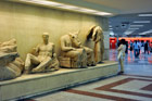 Ateny. Repliki eksponatów z Muzeum Akropolu, które można zobaczyć na stacji metra Akropolis.  - foto: wnieznane.pl