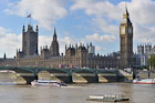 Londyn. Widok na Most Westminsterski, Parlament i Big Bena. W tle Opactwo Westminsterskie.  - foto: wnieznane.pl