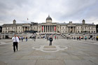 Londyn. Ogromny Trafalgar Square, jeden z najsłynniejszych londyńskich placów. - foto: wnieznane.pl