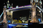 Londyn. Gra świateł na Tower Bridge.  - foto: wnieznane.pl