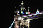 Londyn. Wspaniale oświetlony Most Tower.  - foto: wnieznane.pl
