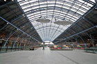 Londyn. Wspaniałe wnętrze hali dworca kolejowego St Pancras.  - foto: wnieznane.pl