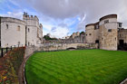 Londyn. Rozległa Tower of London. - foto: wnieznane.pl