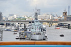 Londyn. Krążownik HMS Belfast i panorama miasta z Tower Bridge. - foto: wnieznane.pl
