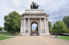 Londyn. Wellington Arch, zbudowany w XIX w. by uczcić zwycięstwa wojsk brytyjskich w wojnach napoleońskich.  - foto: wnieznane.pl