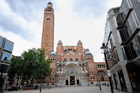 Londyn. Katedra Westminsterska otoczona jest nowoczesnymi szklanymi biurowcami. - foto: wnieznane.pl