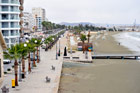 Cypr zimą. Promenada i opustoszała plaża w Larnace. - foto: wnieznane.pl
