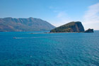 Czarnogóra. Budva. Wyspa św. Mikołaja widziana z Cytadeli. - foto: wnieznane.pl