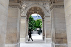 Paryż. Arc de Triomphe du Carrousel łączy Luwr z Jardin des Tuileries. - foto: wnieznane.pl