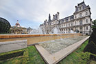 Paryż. Fontanny przy Hotel de Ville. - foto: wnieznane.pl