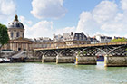 Paryż. Pont des Arts i Instytut Francuski. - foto: wnieznane.pl