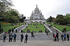 Paryż. Efektowna Bazylika Sacre-Coeur i schody do niej prowadzące. - foto: wnieznane.pl