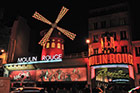 Paryż. Słynny kabaret Moulin Rouge. - foto: wnieznane.pl