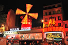 Paryż. Słynny kabaret Moulin Rouge. - foto: wnieznane.pl