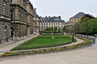 Paryż. Pałac Luksemburski w Jardin du Luxembourg. - foto: wnieznane.pl
