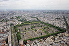 Paryż. Widok na cmentarz Montparnasse. - foto: wnieznane.pl