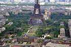 Paryż. Wieża Eiffla i Pola Marsowe widziane z Montparnasse. - foto: wnieznane.pl