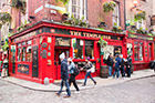 Dublin. The Temple Bar zalicza się do najbardziej znanych w mieście. - foto: wnieznane.pl
