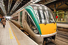 Dublin. Connolly Station zapewnia połączenia kolejowe z innymi miastami Irlandii. - foto: wnieznane.pl
