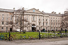 Dublin. Trinity College widziane od strony dziedzińca. - foto: wnieznane.pl