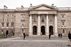Dublin. Trinity College. Budynek kaplicy. - foto: wnieznane.pl