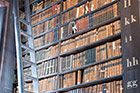 Dublin. Trinity College. Bogate zbiory Starej Biblioteki. - foto: wnieznane.pl