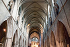 Dublin. St. Patrick's Cathedral. Krzyżowe sklepienie oraz wszechobecny kamień. - foto: wnieznane.pl