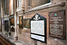 Dublin. St. Patrick's Cathedral. Epitafia dla zasłużonych postaci. - foto: wnieznane.pl