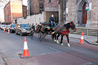 Dublin. Dorożkarz przy St. James Church. - foto: wnieznane.pl