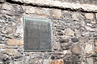 Dublin. Klimainham Gaol. Tablica pamiątkowa po czternastu straceńcach. - foto: wnieznane.pl