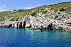 Zakynthos. Błękitne Groty ciągną się niemal od portu Agios Nikolaos do przylądka Skinari. - foto: wnieznane.pl