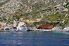 Zakynthos. Jeden z dwóch malutkich porcików, noszących wspólną nazwę Porto Vromi.  - foto: wnieznane.pl