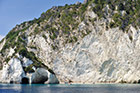 Zakynthos. Klify i jaskinie tworzą malowniczy krajobraz Keri.  - foto: wnieznane.pl