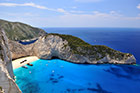 Zakynthos. Plaża i Zatoka Wraku (Navagio) widziane z klifu. - foto: wnieznane.pl
