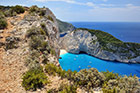 Zakynthos. Plaża i Zatoka Wraku (Navagio) widziane z klifu. - foto: wnieznane.pl