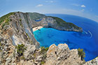 Zakynthos. Plaża i Zatoka Wraku (Navagio) widziane z klifu. - foto: wnieznane.pl
