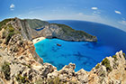 Zakynthos. Plaża i Zatoka Wraku (Navagio) widziane z klifu. - foto: wnieznane.pl