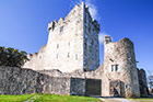 Irlandia. Ross Castle, czyli ostatnia twierdza dająca opór Oliverowi Cromwellowi w czasie XVII-wiecznej kampanii. - foto: wnieznane.pl