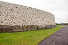 Irlandia. Newgrange o interesującej konstrukcji wysokie jest na 12 metrów. - foto: wnieznane.pl