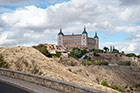 Toledo. Alcazar widziany zza rzeki. - foto: wnieznane.pl