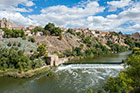 Toledo. Widok na rzekę Tajo (Tag) i położone na górze miasto. - foto: wnieznane.pl