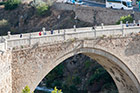 Toledo. Imponujące łuki tworzą Puente de San Martin. - foto: wnieznane.pl