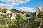 Toledo. Jeden z dwóch zabytkowych mostów, Puente de San Martin. - foto: wnieznane.pl