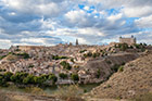 Toledo. Miasto widziane zza rzeki Tajo (Tag) prezentuje się niezwykle efektownie. - foto: wnieznane.pl